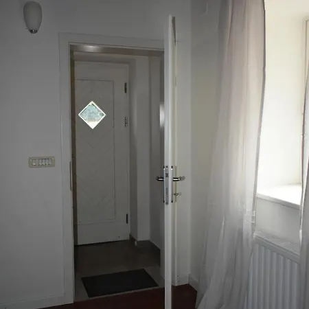 Small House In Valley * Vipava