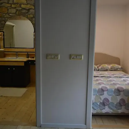 Small House In Valley Vakantiehuis