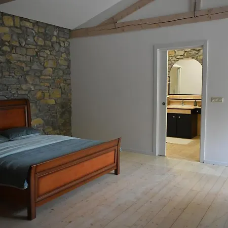 Small House In Valley Vakantiehuis *