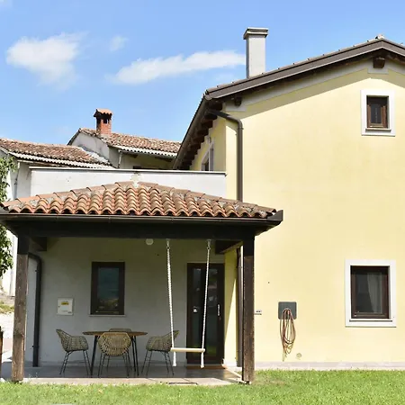 Holiday home Small House In Valley Vipava
