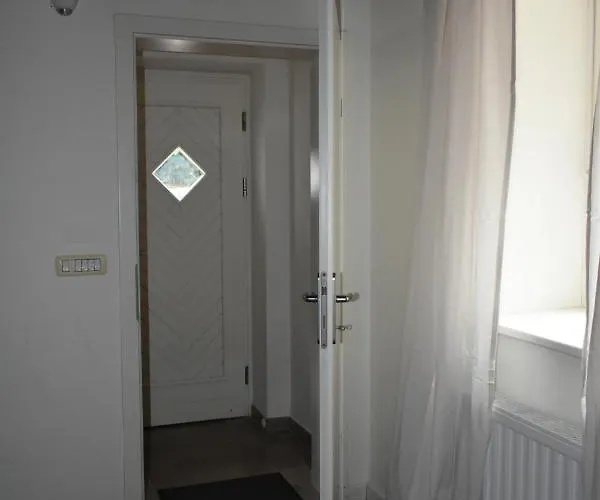 Small House In Valley * Vipava